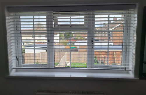 Crawley House | Gatwick Stay: Quick, Comfortable, and Convenient for Your Travels!.-15 guests.