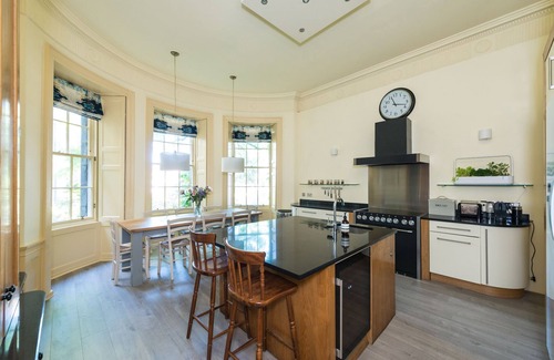 New Town Cottage | Gayfield Place Apartment- sleeps 6 guests
