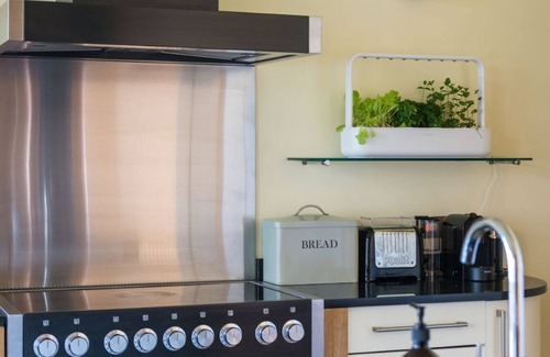 New Town Cottage | Gayfield Place Apartment- sleeps 6 guests