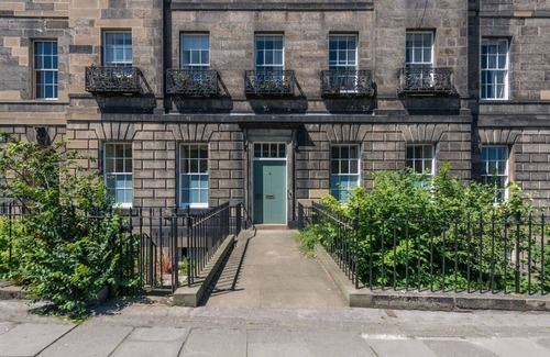 New Town Cottage | Gayfield Place Apartment- sleeps 6 guests