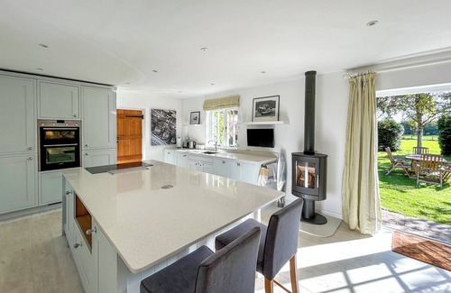 Tangmere Cottage | Stay here for the perfect blend of comfort and charm.