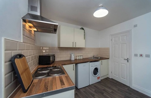 Neath Apartment | Fully Equipped Kitchen, Double room