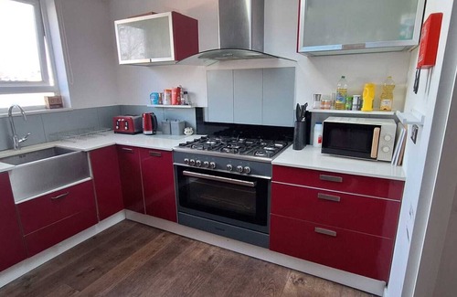 Brighton House | Sleeps 12 - Themed Accommodation