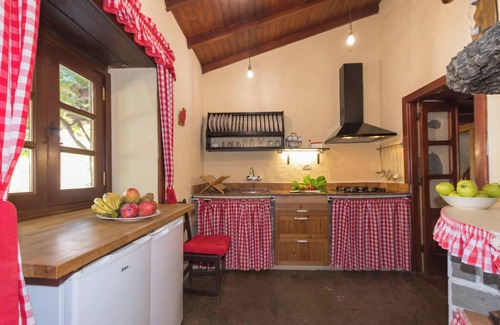 Fontanales Cottage | GC0002 Holiday cottage with barbecue and pool