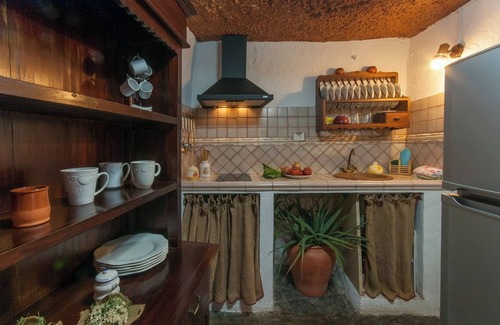 Fontanales Cottage | GC0004 Cozy cave cottage & private jacuzzi in Fontanales