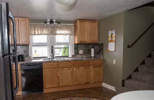 Chardon House | Geauga Maple Cottage