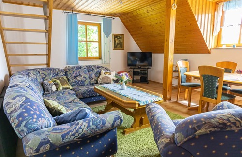Altenkunstadt Apartment | Gemütliche Ferienwohnung auf 2 Ebenen mit 2 Schlafzimmern