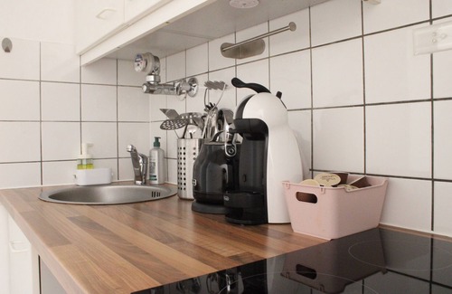 Am Westbad Apartment | Gemütliche Wohnung mit Küche & WLAN nahe Tram/SBahn