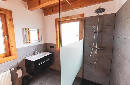 Nassau House | Gemütliches Holzhaus bis 12 Schlafplätze