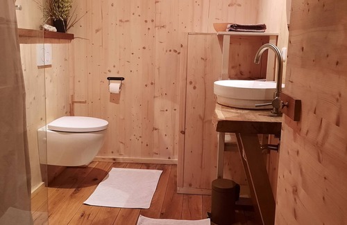 Litzendorf Apartment | Gemütliches Studio Ganz aus Holz. Langzeitmiete Geeignet