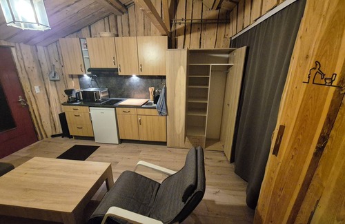 Velden Ski Chalet | Gemütliches und Liebevoll Gestaltetes Tiny House in Großem Grundstück