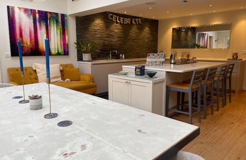 Wimborne House | Gem of Wimborne Dorset With Large Garden & Hot Tub