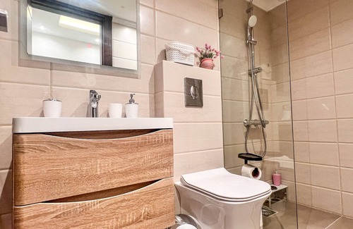 Gemmayzeh Hotel | Gemmayzeh House Pink