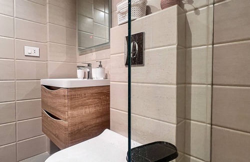 Gemmayzeh Hotel | Gemmayzeh House Pink