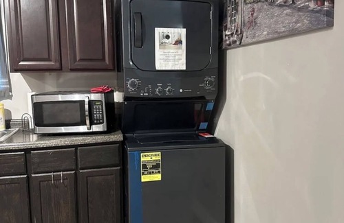 Spring House | Generac backup powered guesthouse with wash & dryer! Min from IAH.Hablo español.