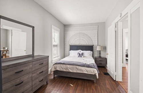 Geneva House | Geneva Getaway 5 minutes to the beach!