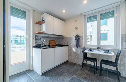 Sturla Apartment | Genoa Sturla Spacious Apptx3 Balcony & Sea View