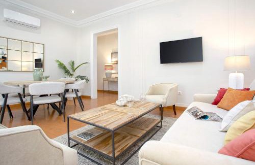 Centro Comercial Apartment | Genteel Home Manuel de Sandoval