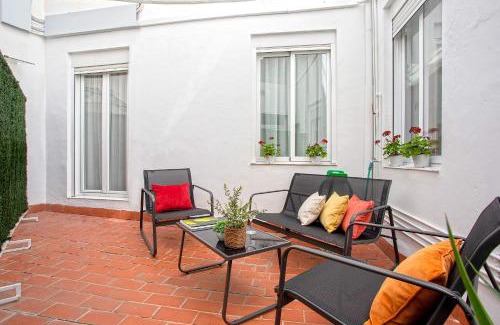 Centro Comercial Apartment | Genteel Home Manuel de Sandoval