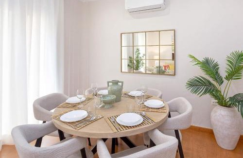 Centro Comercial Apartment | Genteel Home Manuel de Sandoval