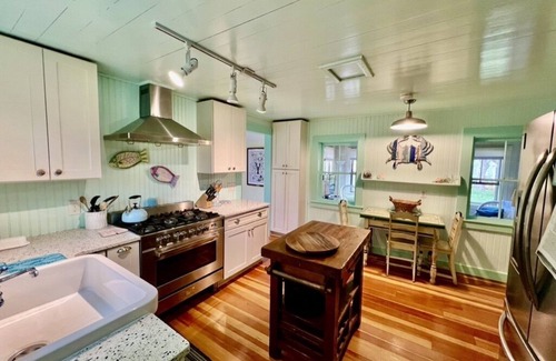 West Harwich House | Gently Remodeled Antique Great for 2 or 3 Families - 7/10ths to Beach