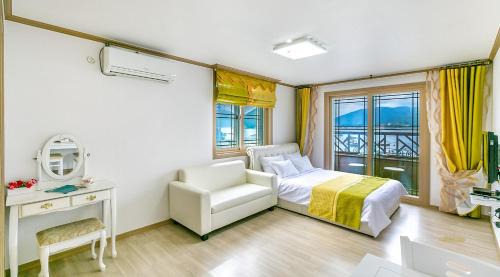 Irun-myeon House | Geojae Beach Maru Pension
