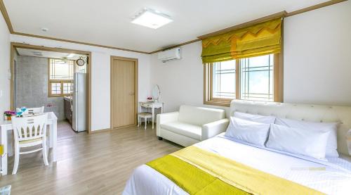 Irun-myeon House | Geojae Beach Maru Pension