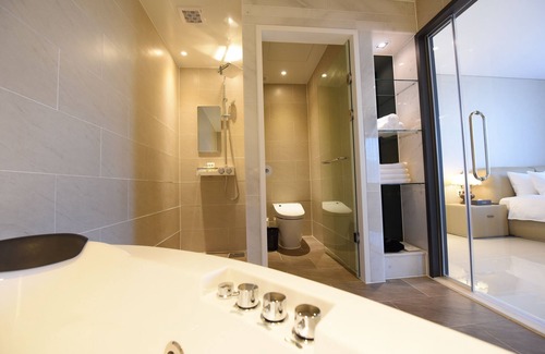 Somun Hotel | Geoje Art Nouveau Suite Hotel