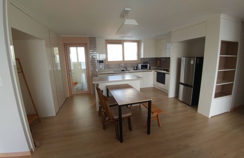 Irun-myeon Apartment | Geoje Island Sunrise Attractions Apartments(Room3)