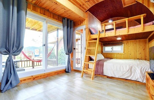 Geoje House | Geoje Jeongdeulgo Pension