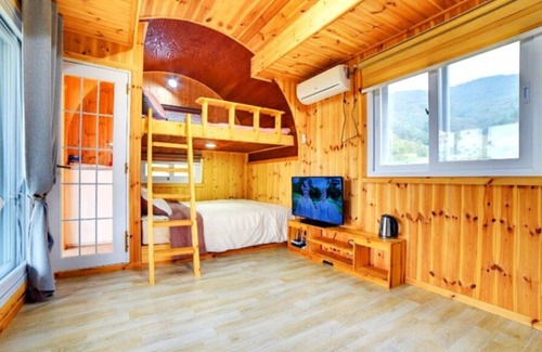 Geoje House | Geoje Jeongdeulgo Pension