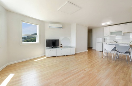 Irun-myeon House | Geoje Joeunde Pension