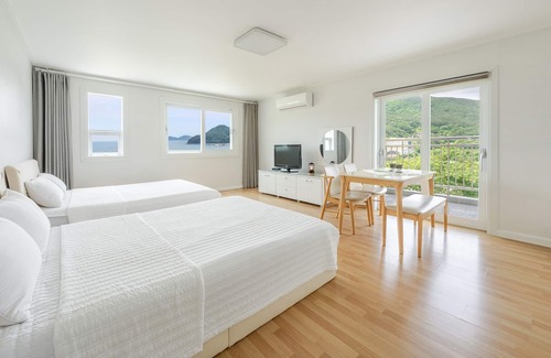 Irun-myeon House | Geoje Joeunde Pension