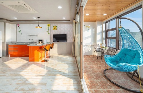 Irun-myeon House | Geoje Marine Castle Spa Pension