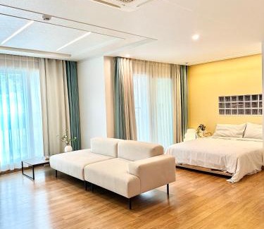 Songpo-ri Apartment | Geoje Notre Maison Large Up to 10 Guests, Near Beach