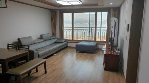 Geoje Apartment | Geoje Seaside Two floors Villa