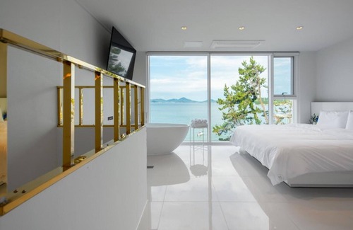 Geoje House | Geojedo Discovery Pool Villa