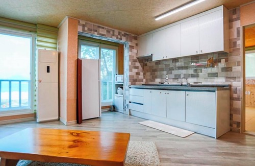 Hayu House | Geojedo Dodari Pension