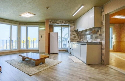 Hayu House | Geojedo Dodari Pension