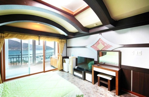 Irun-myeon House | Geojedo Gujorabau Pension