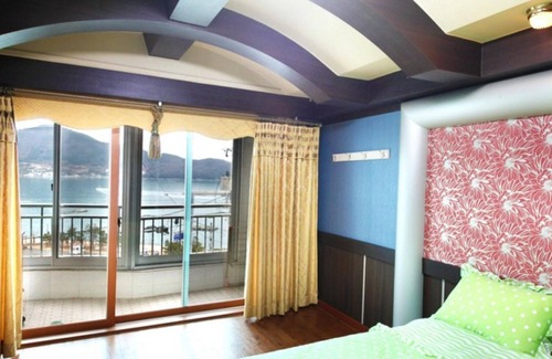 Irun-myeon House | Geojedo Gujorabau Pension