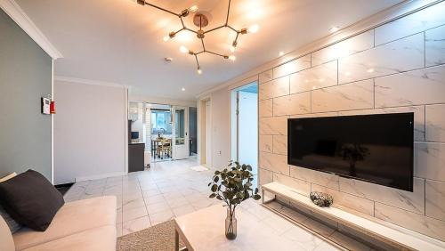 Geoje House | Geojedo Modern 239 Pension Spa, Netflix, Munhwanuri