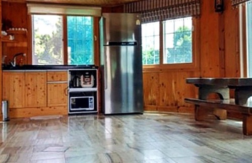 Irun-myeon House | Geojedo Ppalganjibung Praha Pension