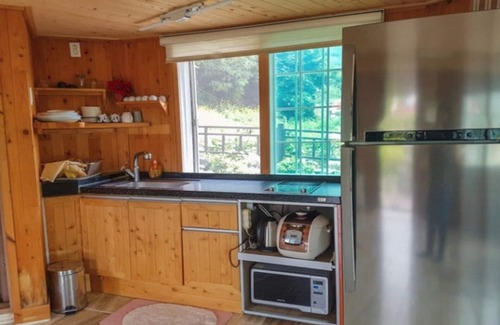 Irun-myeon House | Geojedo Ppalganjibung Praha Pension