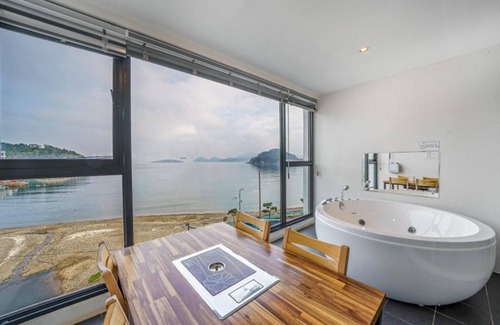 Jangmok-myeon House | Geojedo The 100 Spa & Poolvilla Pension