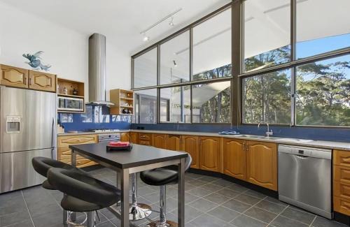 Lilli Pilli House | George Bass Drive A Well Kept Secret