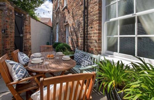 York Apartment | George Street Boutique Apartments with Free Parking