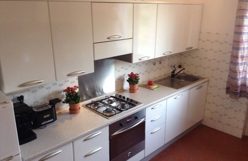 Lugo Apartment | GEORGEOUS & SUNNY RENOVATED + AC APARTMENT 4 SLEEPINGS STORIC/CENTRAL CITY LUGO