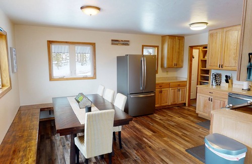 Georgetown House | Georgetown Lake House With 4 bedrooms, 3 bathrooms, game room, fire pit, & more