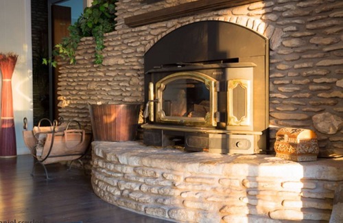 Georgetown House | Georgetown Square Minutes From Riverside, Countryside Farm Home, Family & Pets